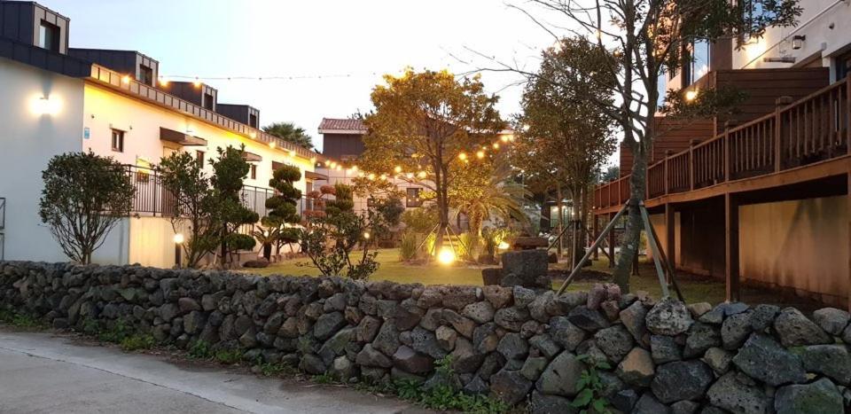 Вилла Jeju Abientot Согвипхо Экстерьер фото
