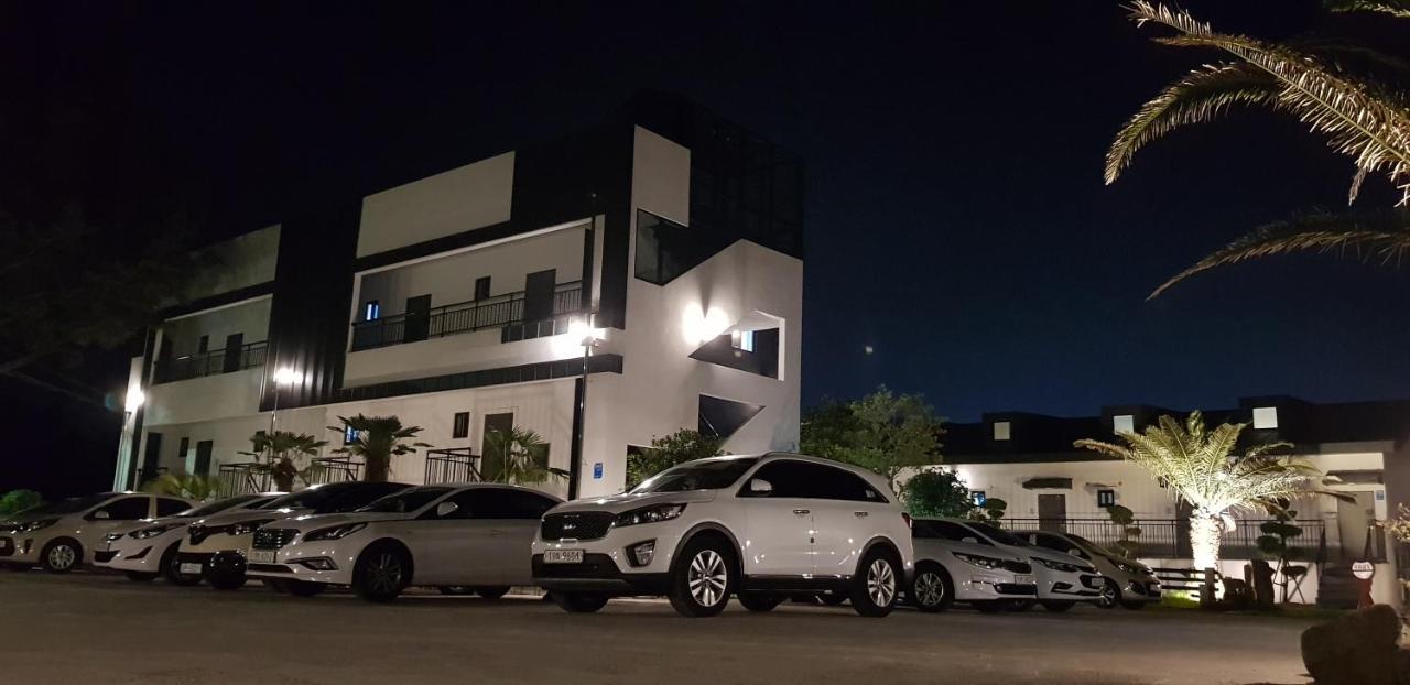Вилла Jeju Abientot Согвипхо Экстерьер фото